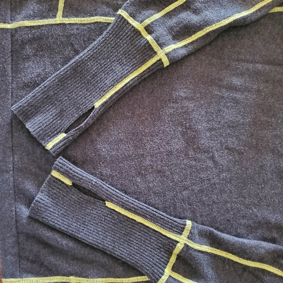 Lisa Todd gray long sleeve elevated tee. Reduced - Picture 4 of 8